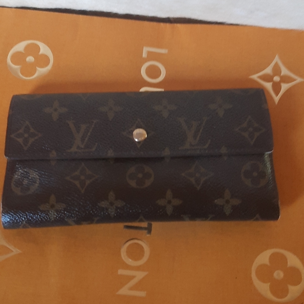 authentic Louis Vuitton Sarah wallet